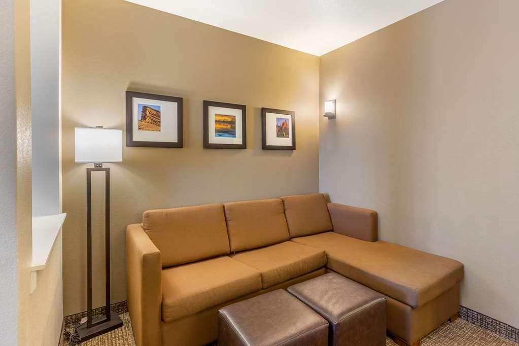 Mainstay Suites Near Denver Downtown Room photo